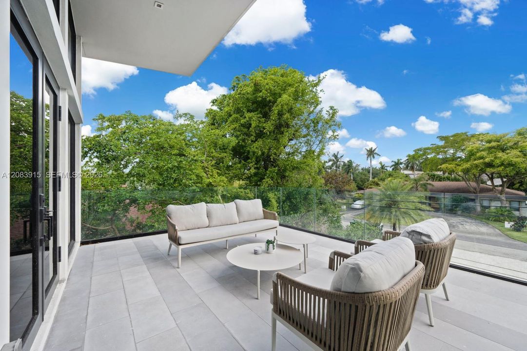 For Rent: $40,000 (6 beds, 6 baths, 5560 Square Feet)