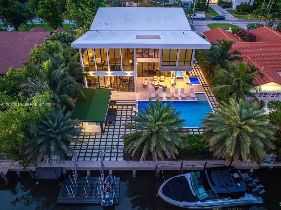 For Rent: $40,000 (6 beds, 6 baths, 5560 Square Feet)
