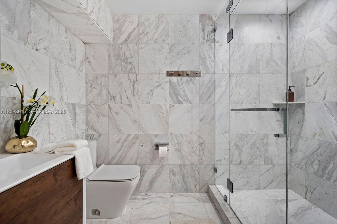 For Rent: $40,000 (6 beds, 6 baths, 5560 Square Feet)