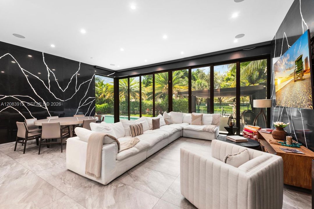 For Rent: $40,000 (6 beds, 6 baths, 5560 Square Feet)