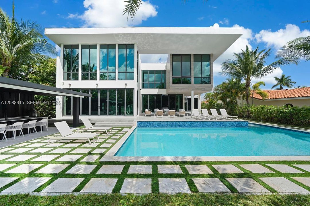 For Rent: $40,000 (6 beds, 6 baths, 5560 Square Feet)