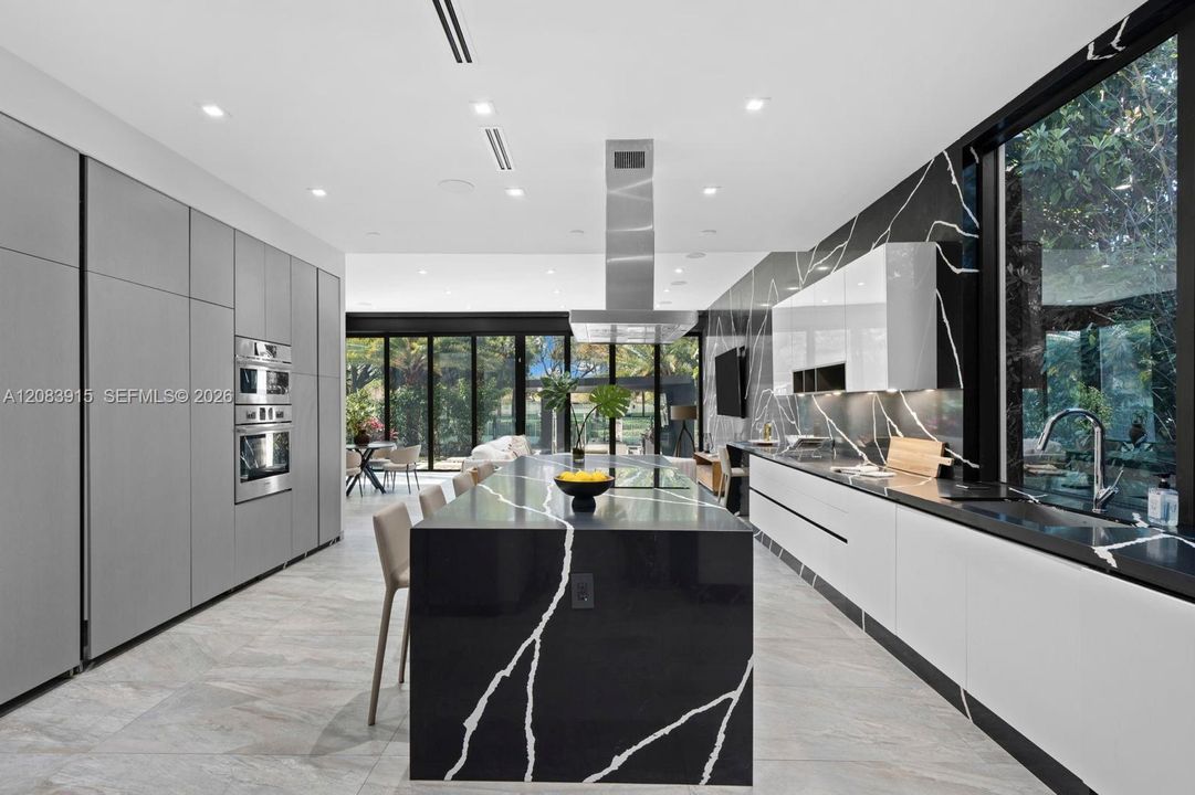 For Rent: $40,000 (6 beds, 6 baths, 5560 Square Feet)