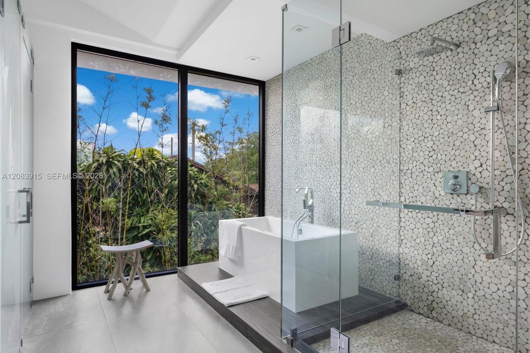 For Rent: $40,000 (6 beds, 6 baths, 5560 Square Feet)