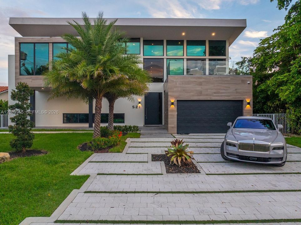 For Rent: $40,000 (6 beds, 6 baths, 5560 Square Feet)