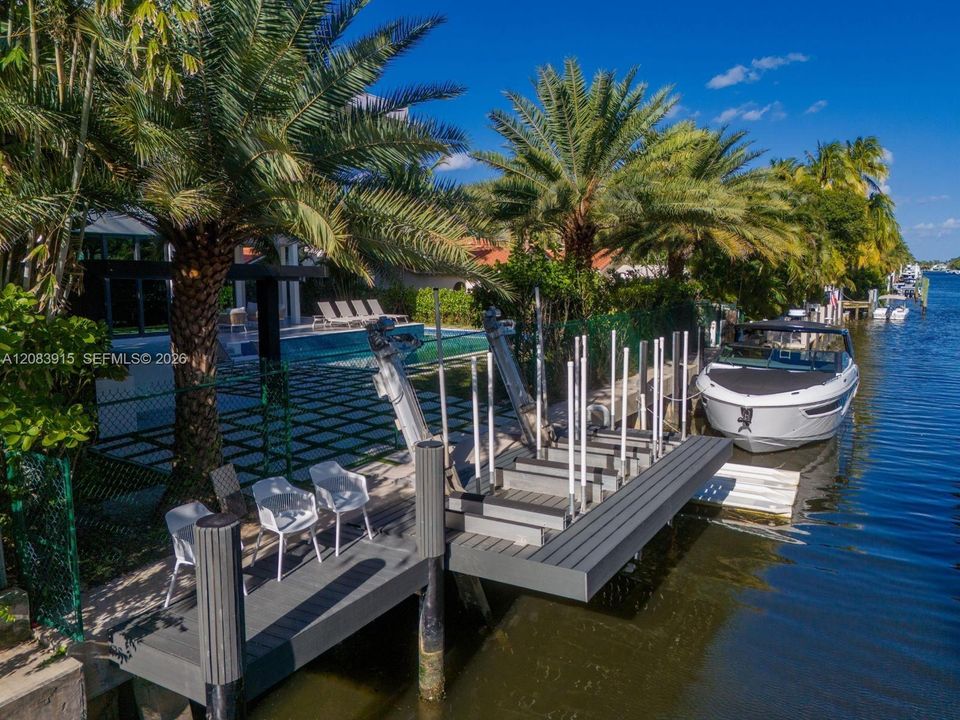 For Rent: $40,000 (6 beds, 6 baths, 5560 Square Feet)