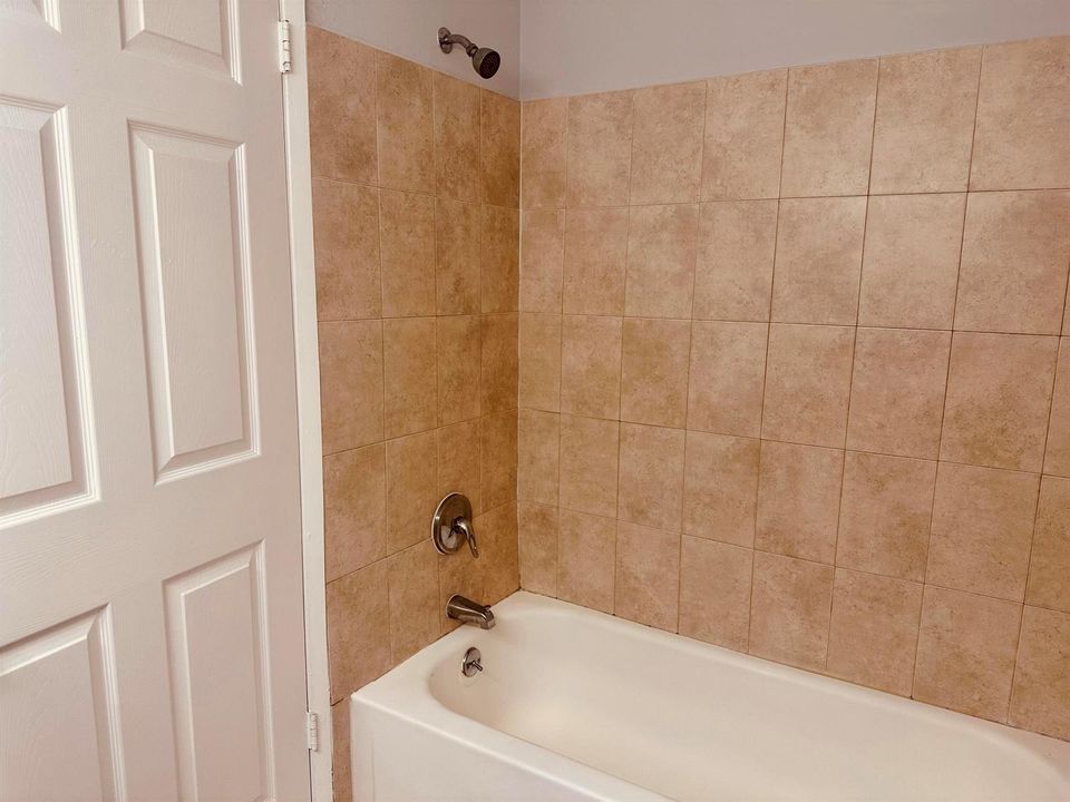 MASTER TUB SHOWER COMBO