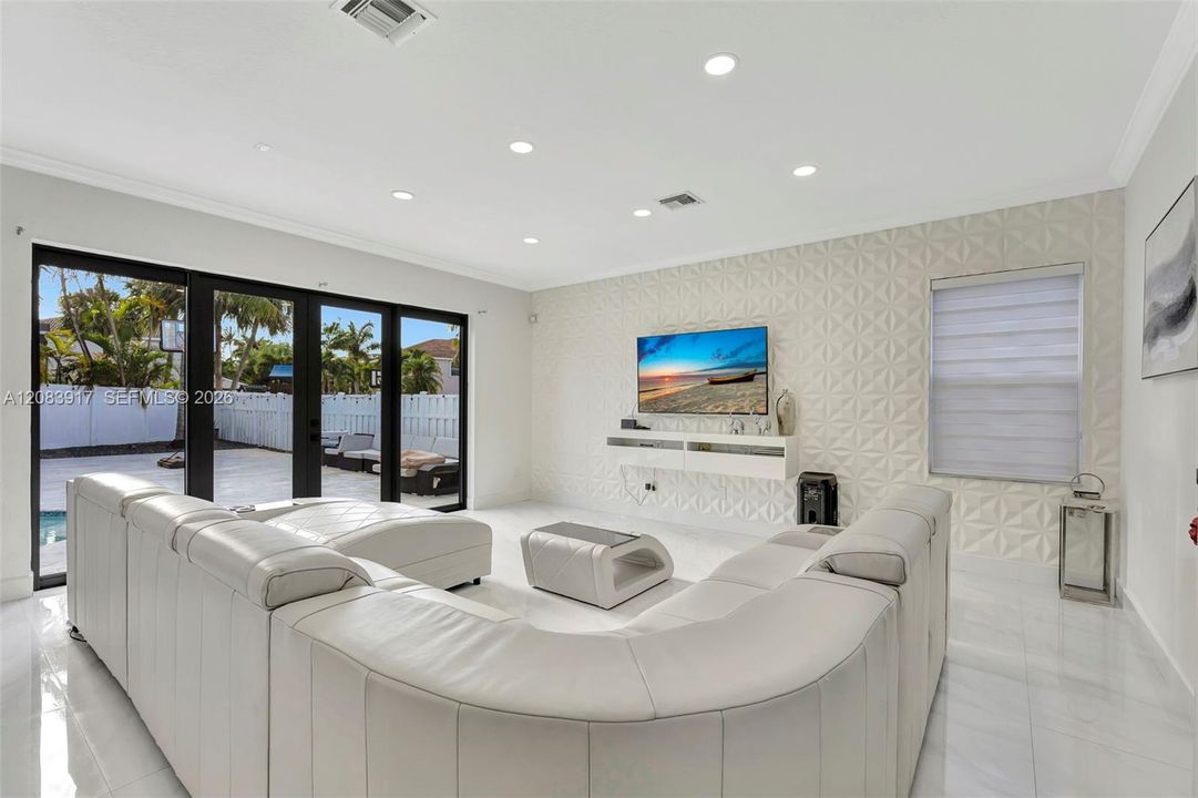For Rent: $7,990 (4 beds, 2 baths, 2818 Square Feet)