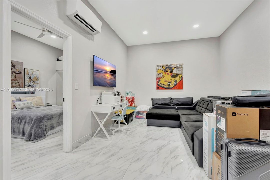 For Rent: $7,990 (4 beds, 2 baths, 2818 Square Feet)