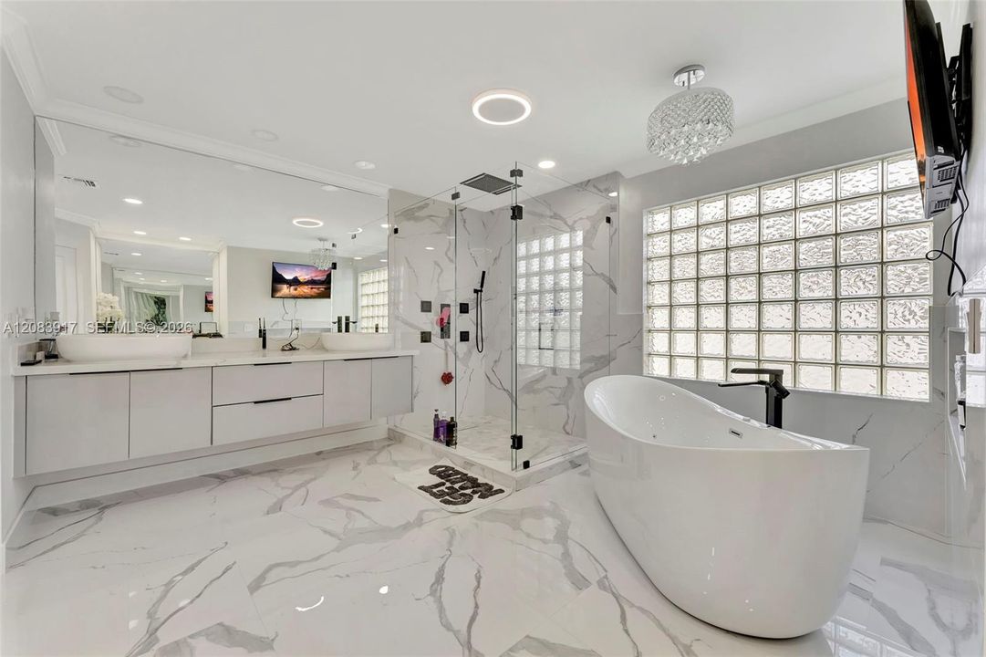 For Rent: $7,990 (4 beds, 2 baths, 2818 Square Feet)