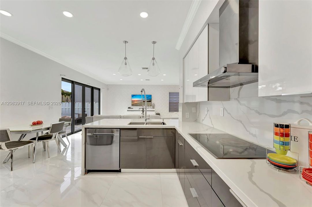 For Rent: $7,990 (4 beds, 2 baths, 2818 Square Feet)