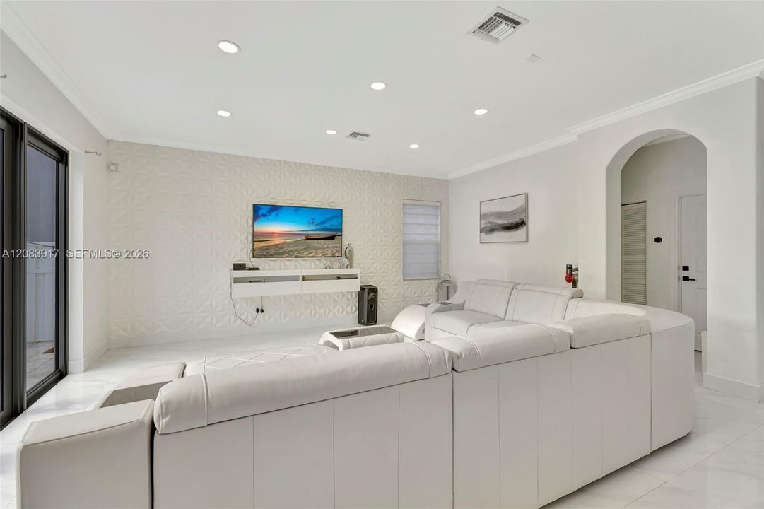 For Rent: $7,990 (4 beds, 2 baths, 2818 Square Feet)