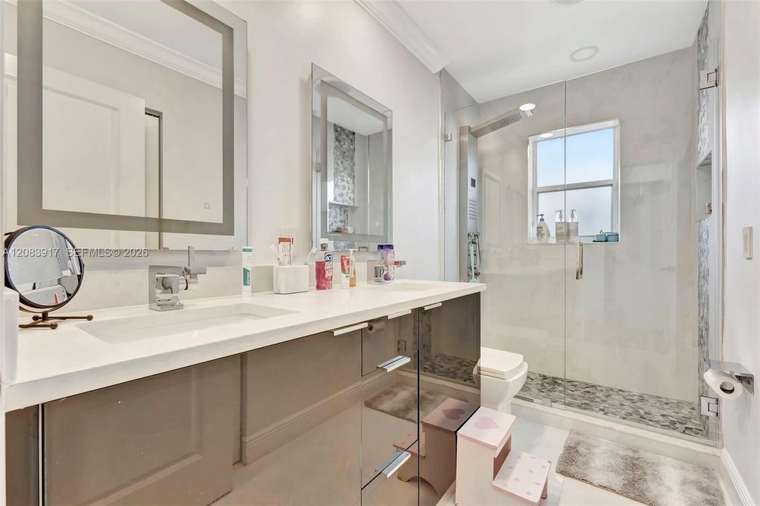 For Rent: $7,990 (4 beds, 2 baths, 2818 Square Feet)