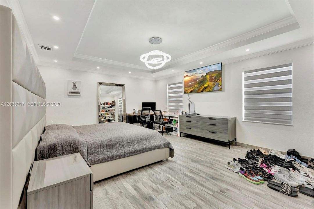 For Rent: $7,990 (4 beds, 2 baths, 2818 Square Feet)