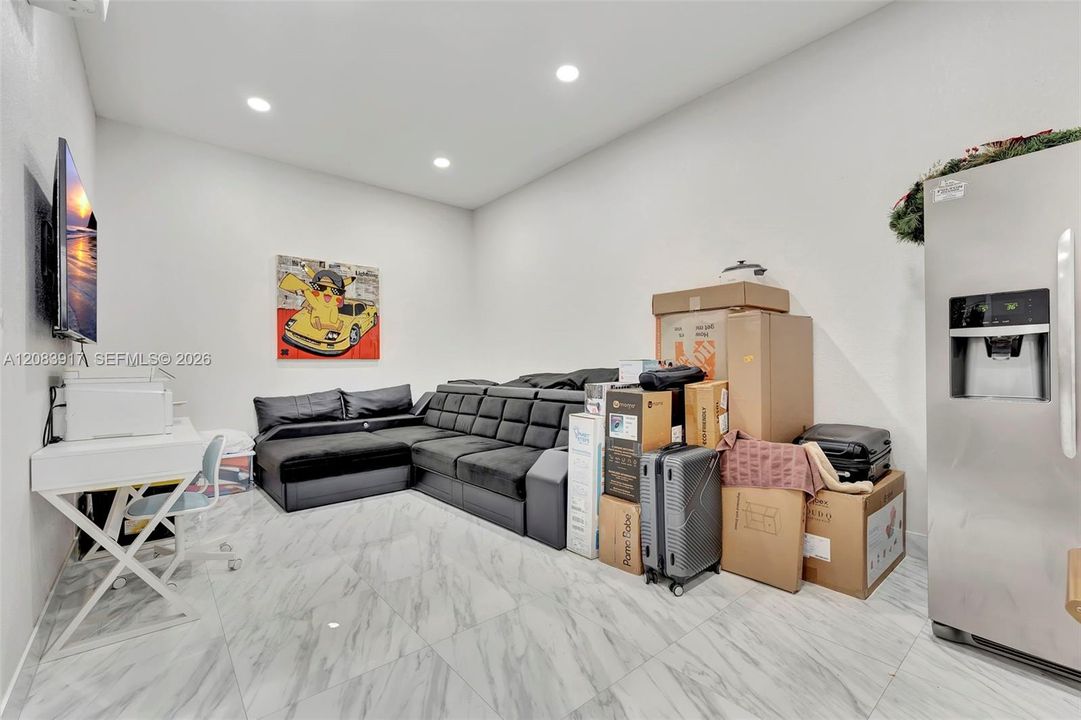 For Rent: $7,990 (4 beds, 2 baths, 2818 Square Feet)