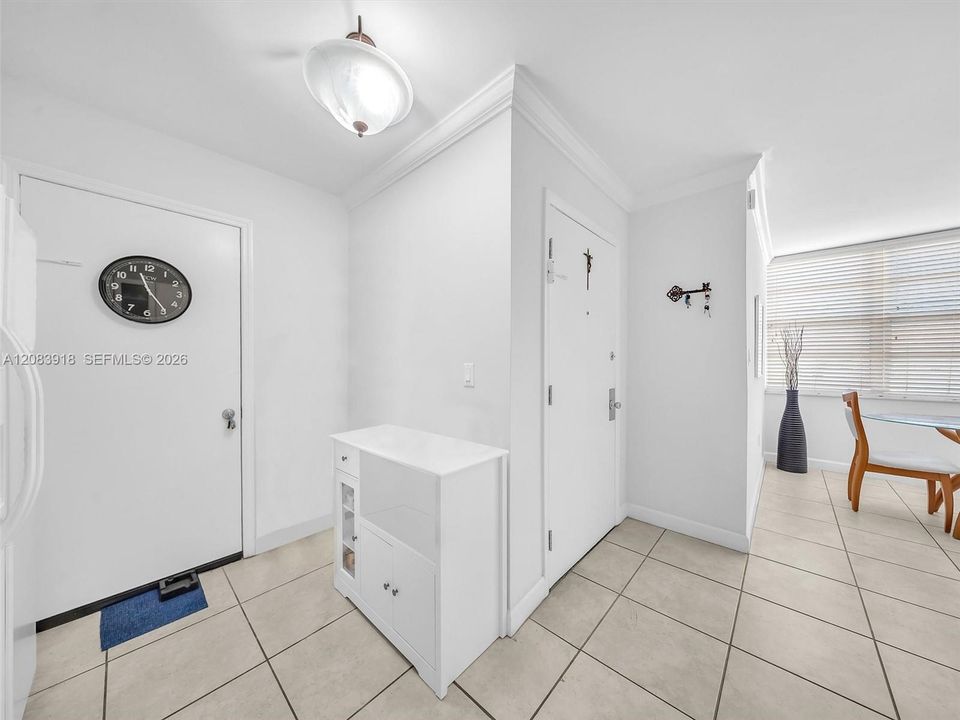 For Sale: $283,000 (2 beds, 2 baths, 1100 Square Feet)