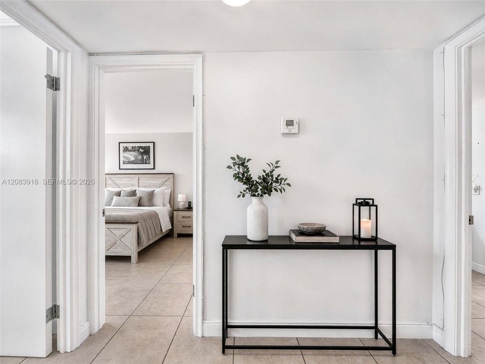 For Sale: $283,000 (2 beds, 2 baths, 1100 Square Feet)