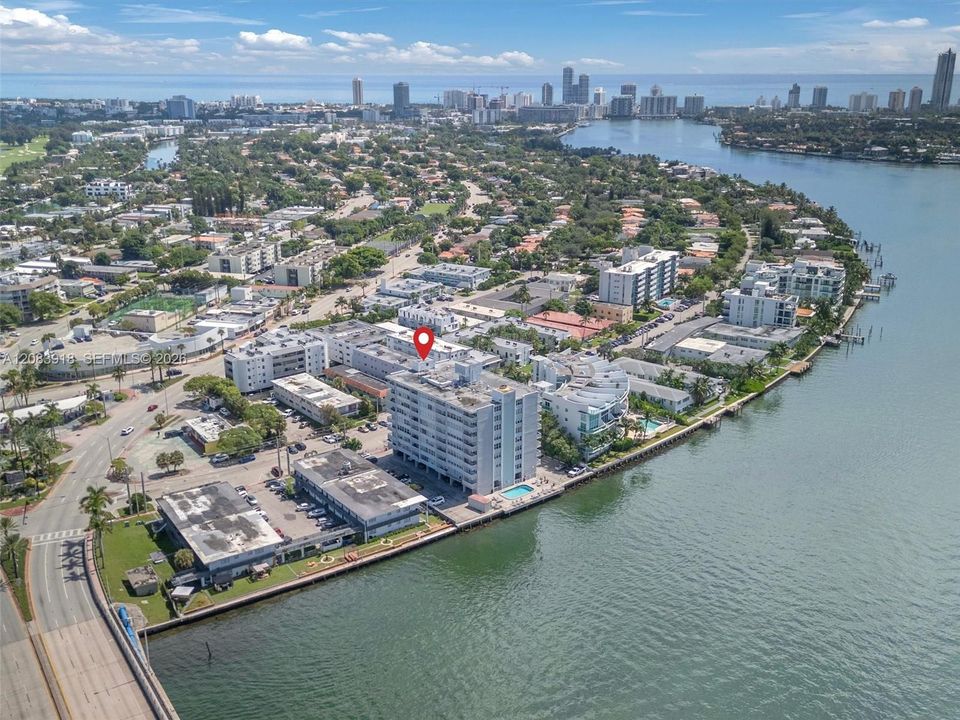 For Sale: $283,000 (2 beds, 2 baths, 1100 Square Feet)