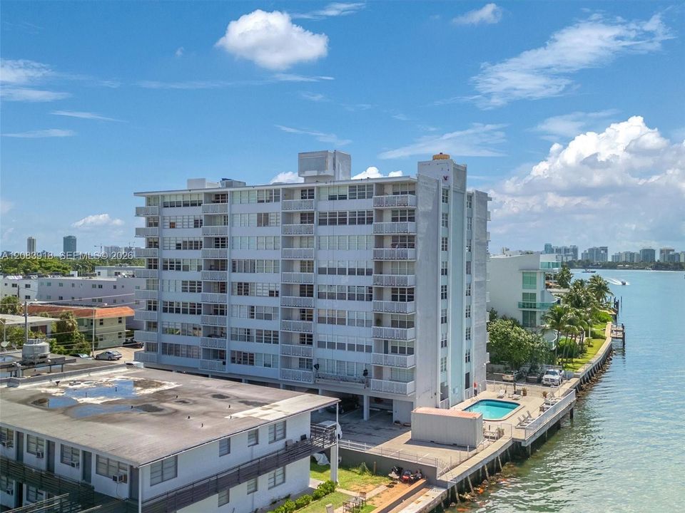 For Sale: $283,000 (2 beds, 2 baths, 1100 Square Feet)