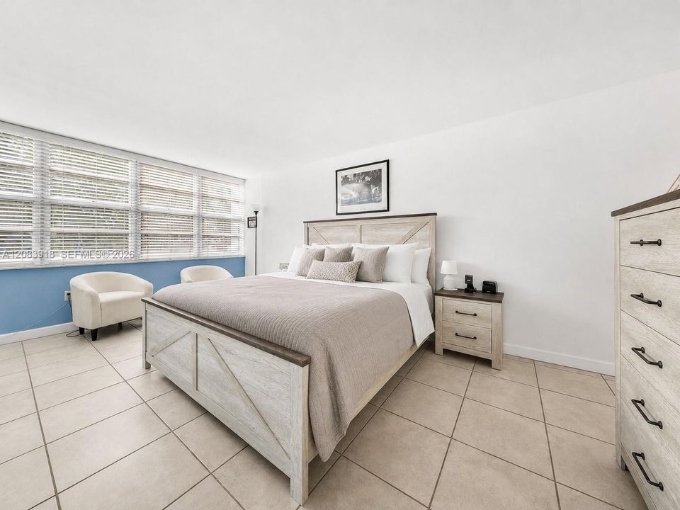 For Sale: $283,000 (2 beds, 2 baths, 1100 Square Feet)