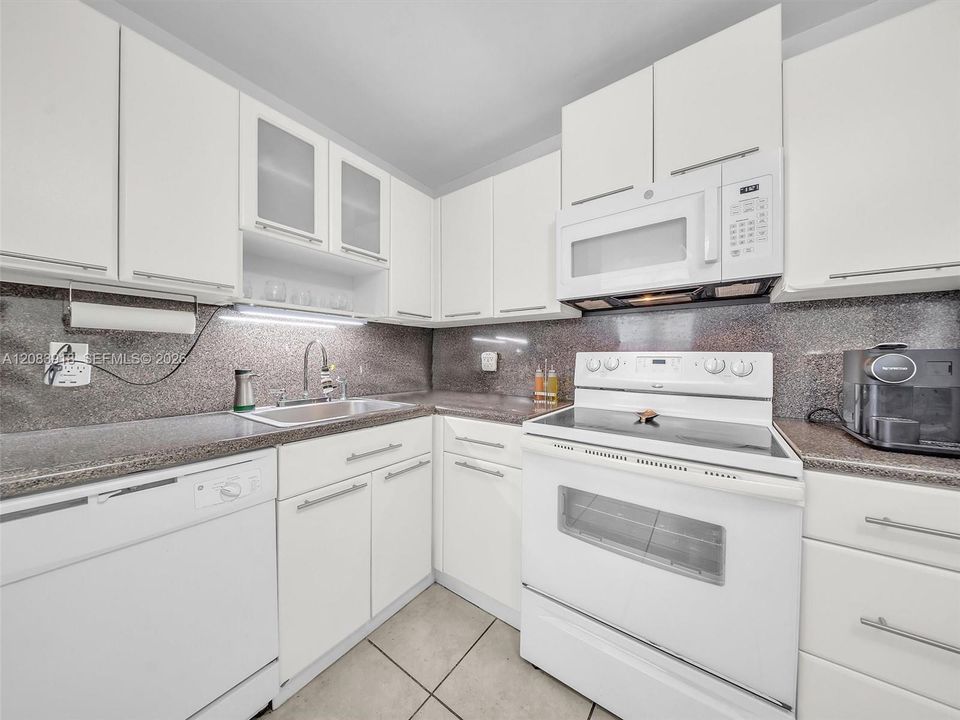 For Sale: $283,000 (2 beds, 2 baths, 1100 Square Feet)