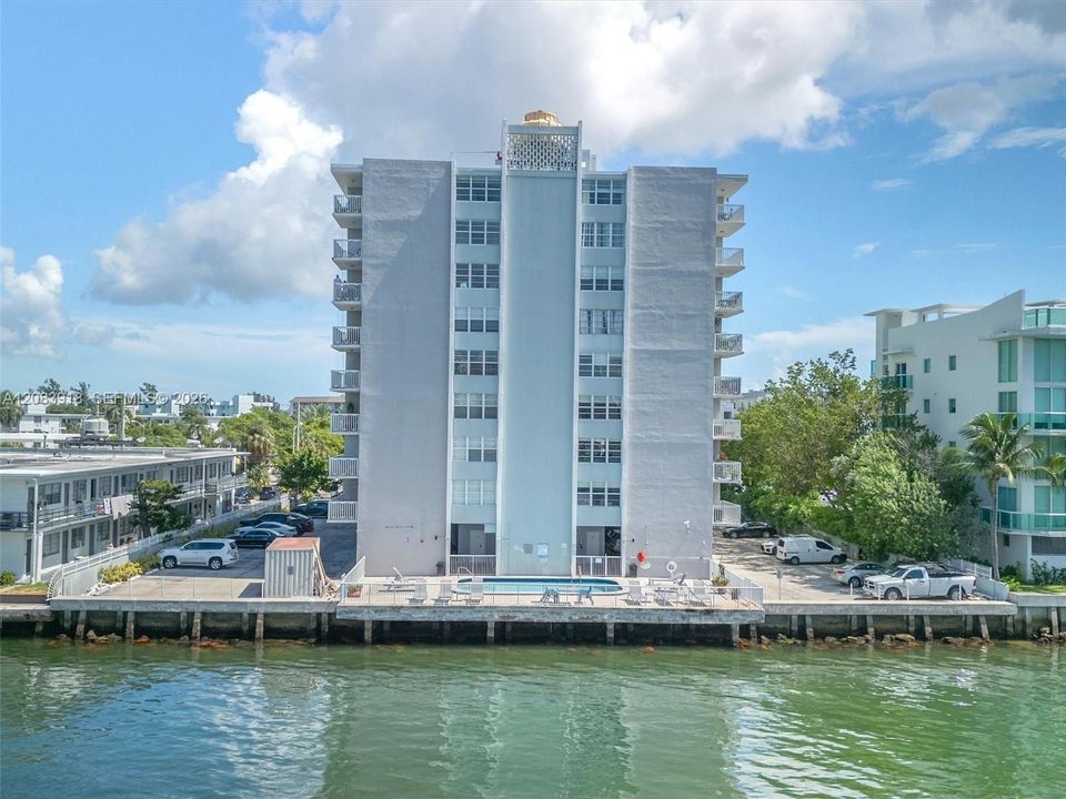For Sale: $283,000 (2 beds, 2 baths, 1100 Square Feet)