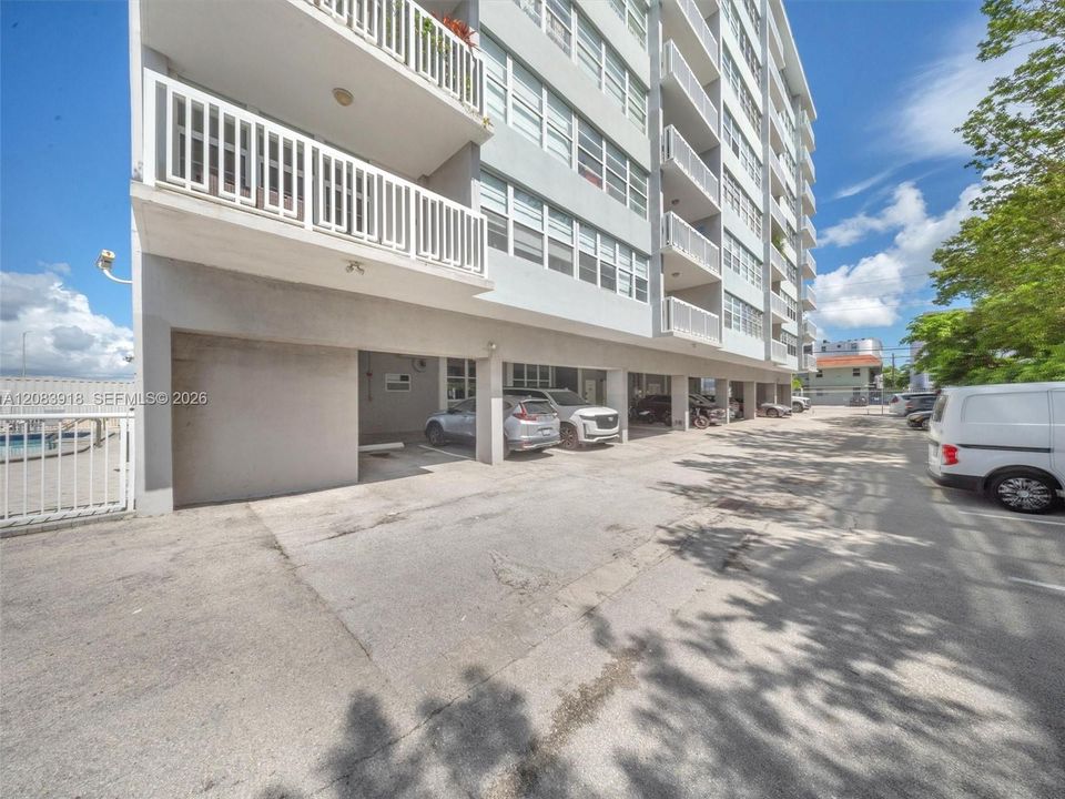 For Sale: $283,000 (2 beds, 2 baths, 1100 Square Feet)