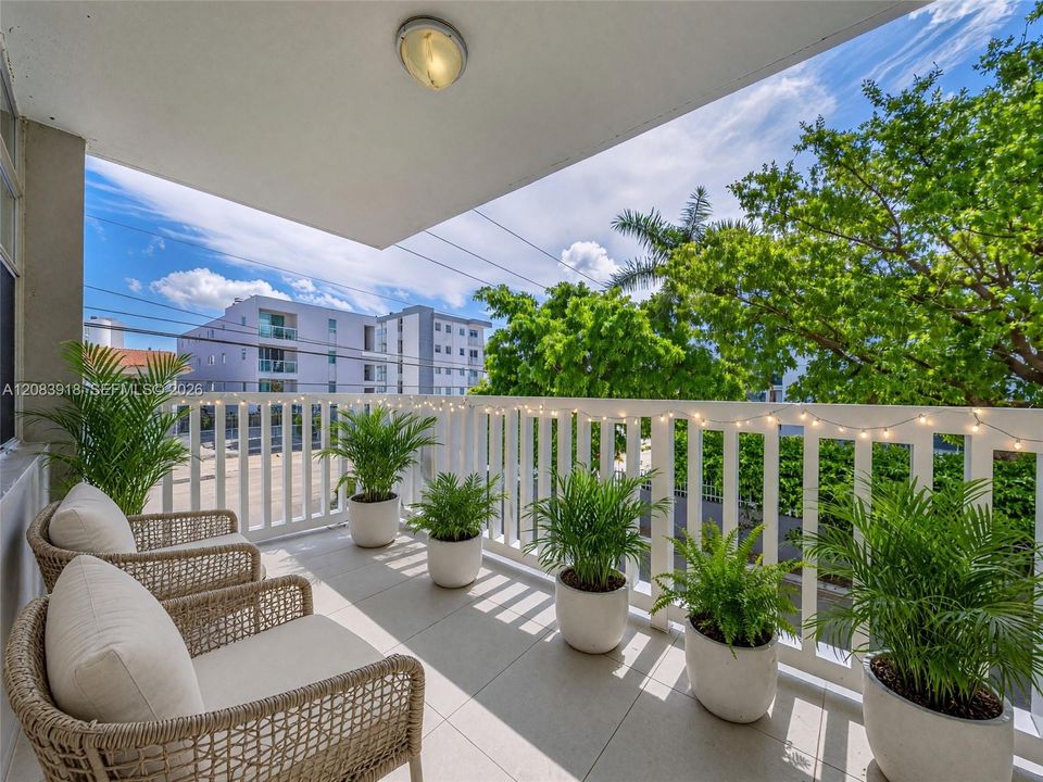 For Sale: $283,000 (2 beds, 2 baths, 1100 Square Feet)