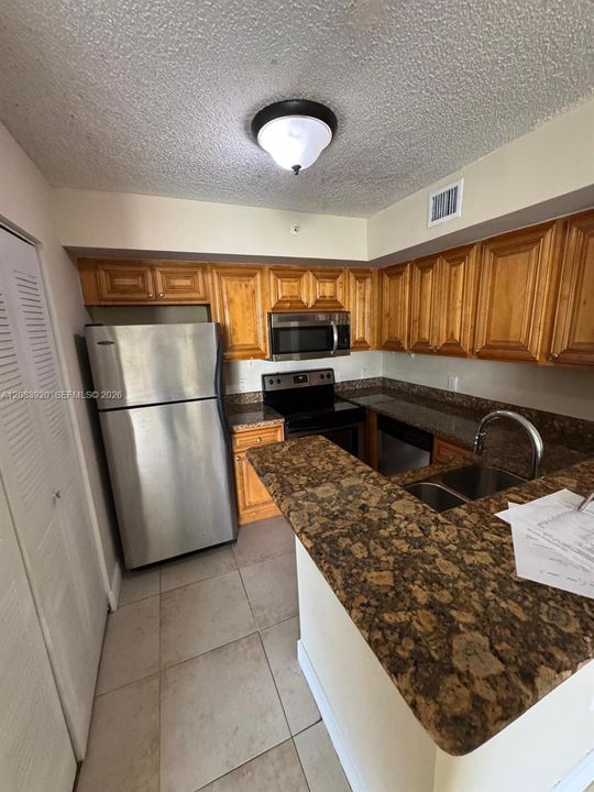 En Venta: $280,000 (2 camas, 2 baños, 1100 Pies cuadrados)
