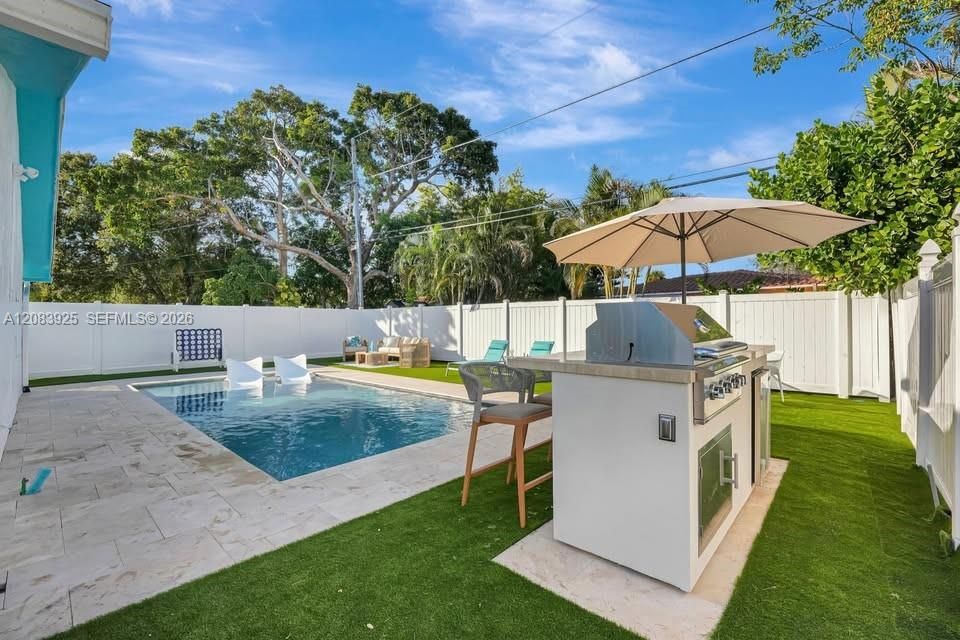 For Rent: $3,000 (2 beds, 1 baths, 2640 Square Feet)