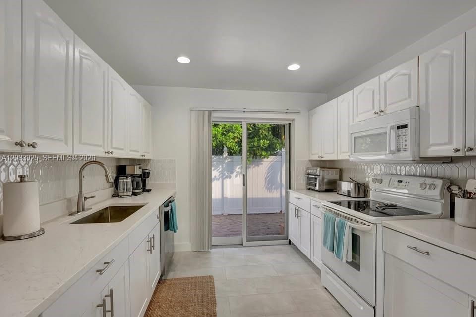 For Rent: $3,000 (2 beds, 1 baths, 2640 Square Feet)
