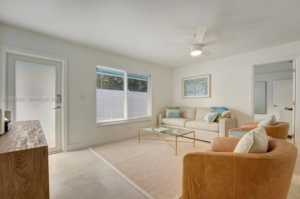 For Rent: $3,000 (2 beds, 1 baths, 2640 Square Feet)