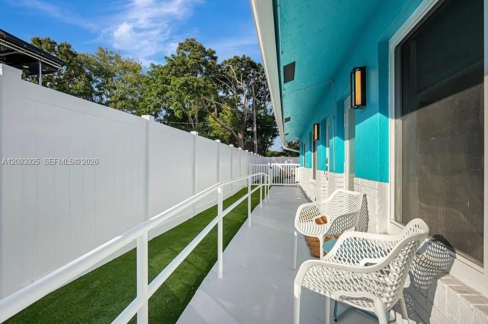 For Rent: $3,000 (2 beds, 1 baths, 2640 Square Feet)
