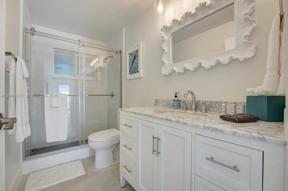 For Rent: $3,000 (2 beds, 1 baths, 2640 Square Feet)