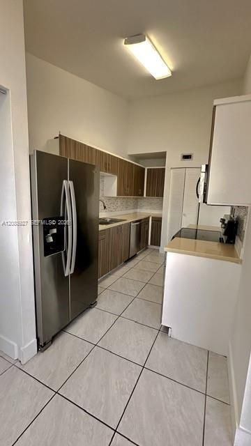 For Rent: $2,550 (2 beds, 2 baths, 1090 Square Feet)