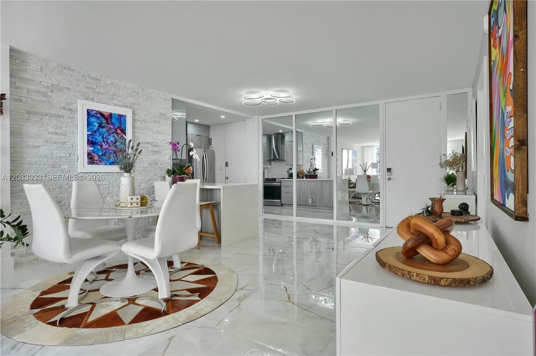En Venta: $499,000 (2 camas, 2 baños, 1042 Pies cuadrados)