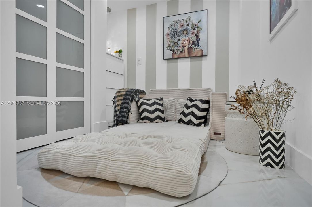 En Venta: $499,000 (2 camas, 2 baños, 1042 Pies cuadrados)