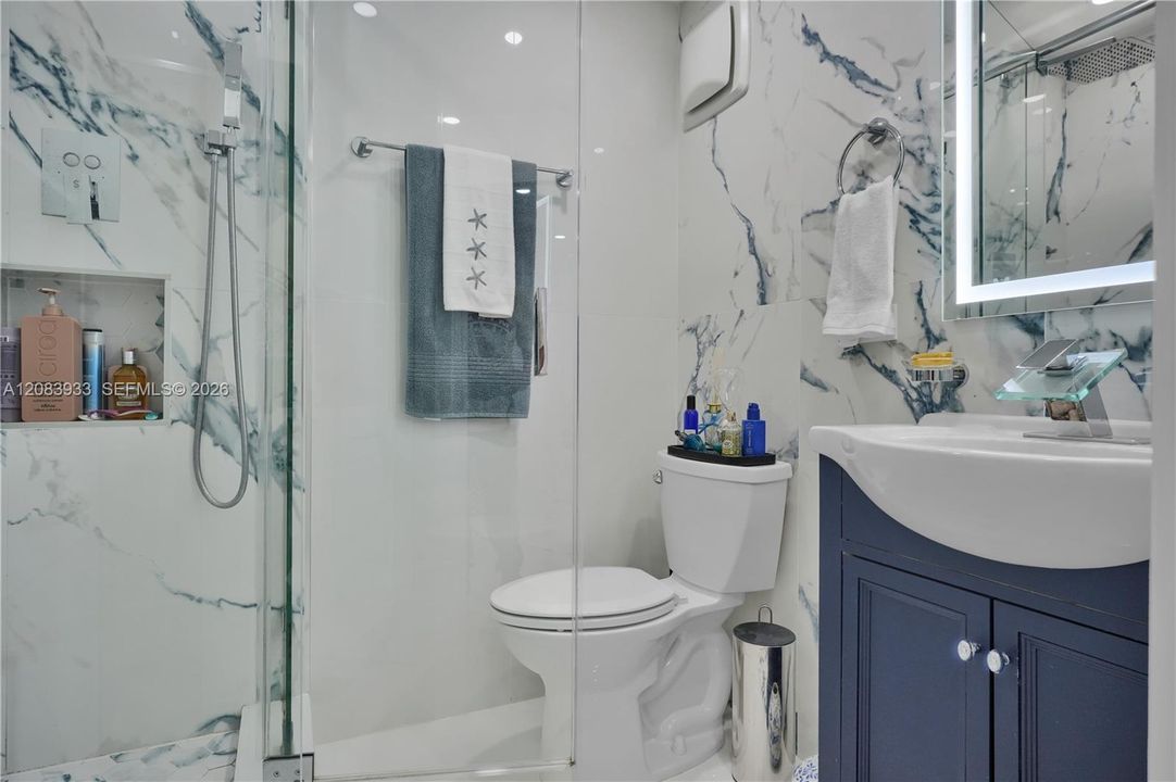 En Venta: $499,000 (2 camas, 2 baños, 1042 Pies cuadrados)