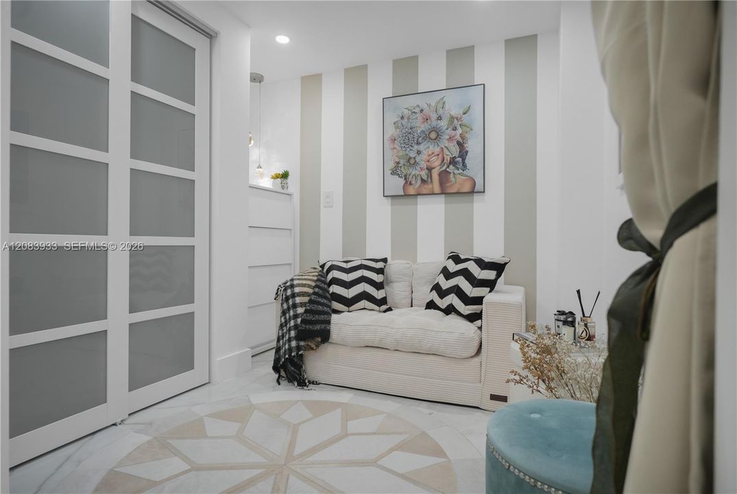 En Venta: $499,000 (2 camas, 2 baños, 1042 Pies cuadrados)