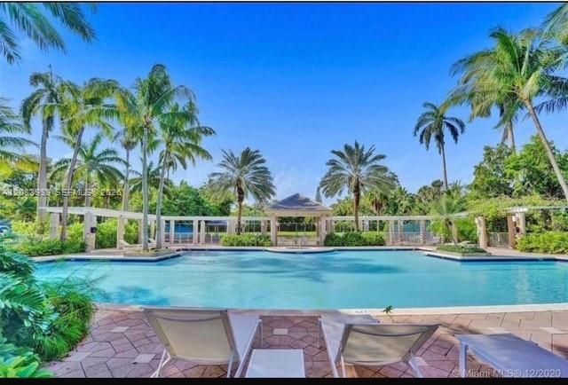 En Venta: $499,000 (2 camas, 2 baños, 1042 Pies cuadrados)