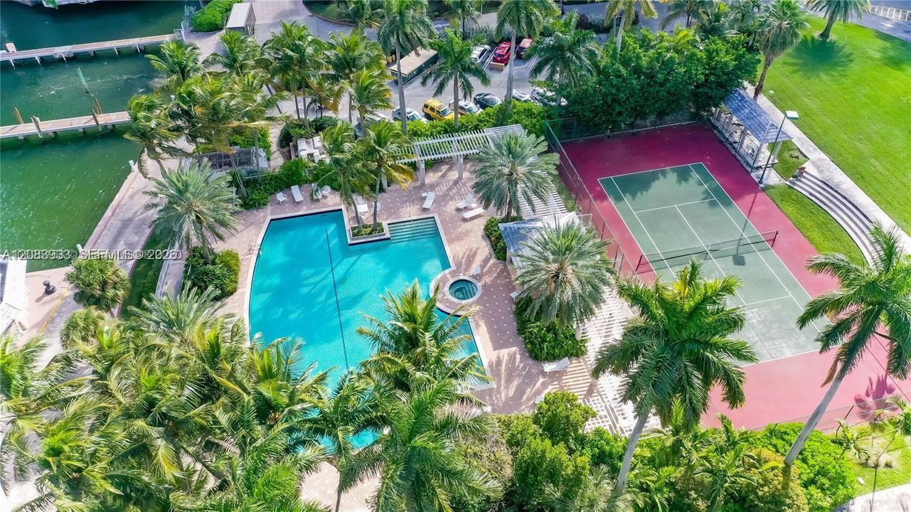 En Venta: $499,000 (2 camas, 2 baños, 1042 Pies cuadrados)
