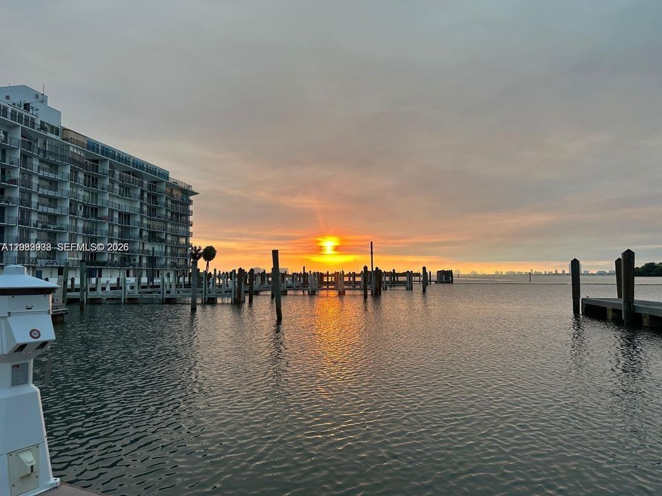 En Venta: $499,000 (2 camas, 2 baños, 1042 Pies cuadrados)