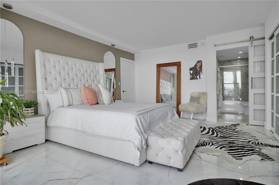 En Venta: $499,000 (2 camas, 2 baños, 1042 Pies cuadrados)