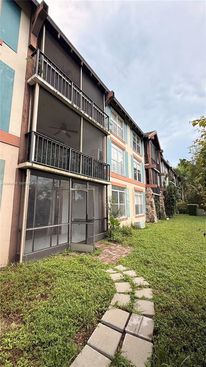 For Rent: $2,150 (2 beds, 2 baths, 1150 Square Feet)