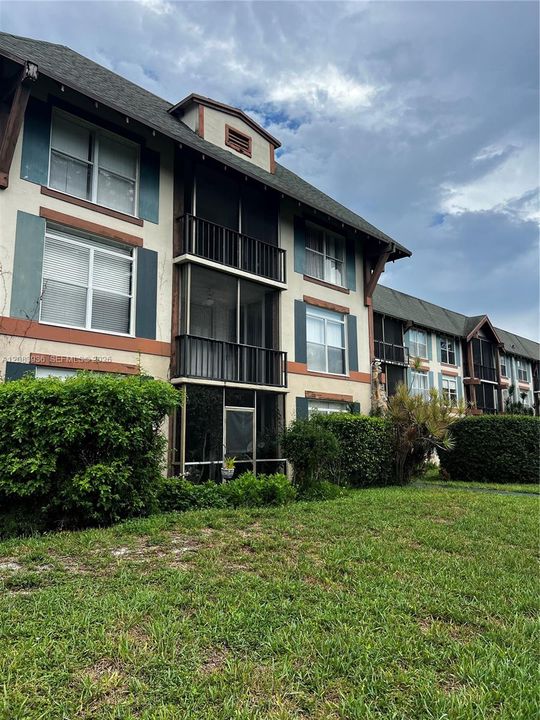 For Rent: $2,150 (2 beds, 2 baths, 1150 Square Feet)