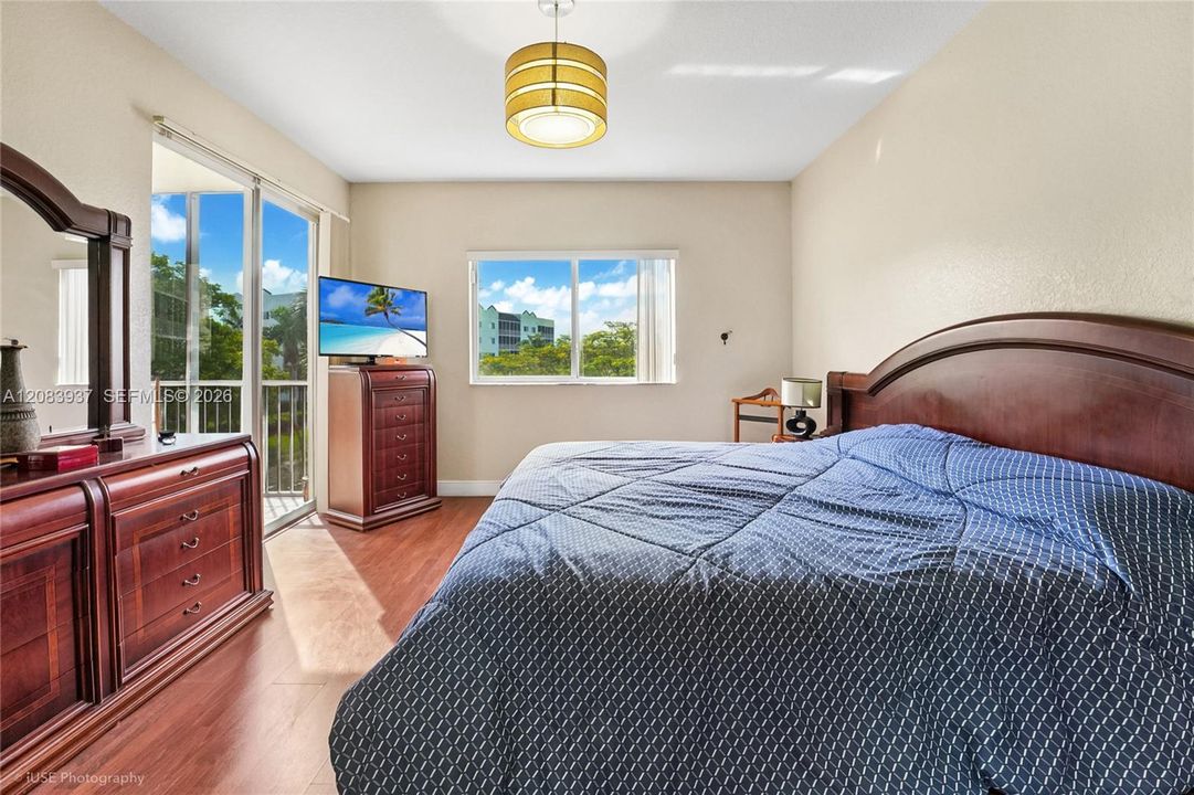 For Sale: $478,000 (2 beds, 2 baths, 1710 Square Feet)