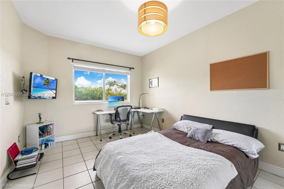 For Sale: $478,000 (2 beds, 2 baths, 1710 Square Feet)