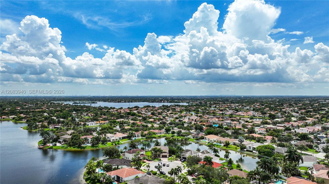 На продажу: $960,000 (5 спален, 3 ванн, 2678 Квадратных фут)
