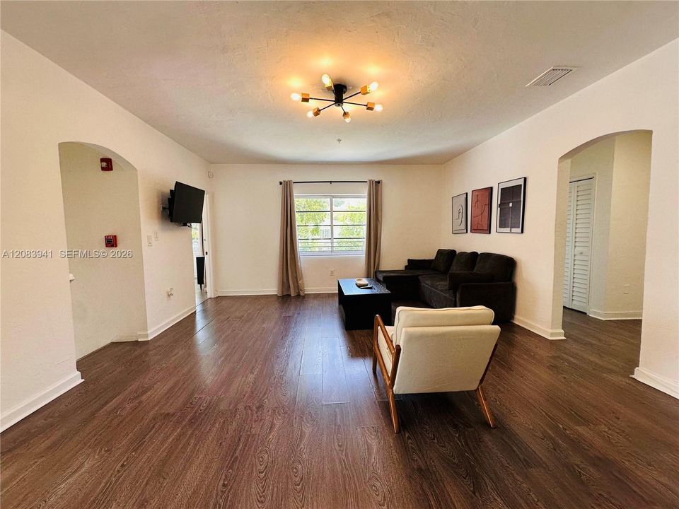 For Rent: $8,500 (4 beds, 2 baths, 1650 Square Feet)