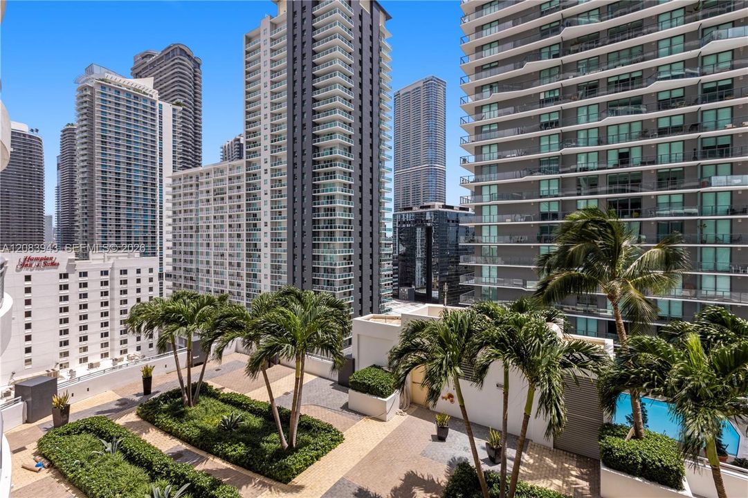 出租: $2,800 (1 贝兹, 1 浴室, 809 平方英尺)