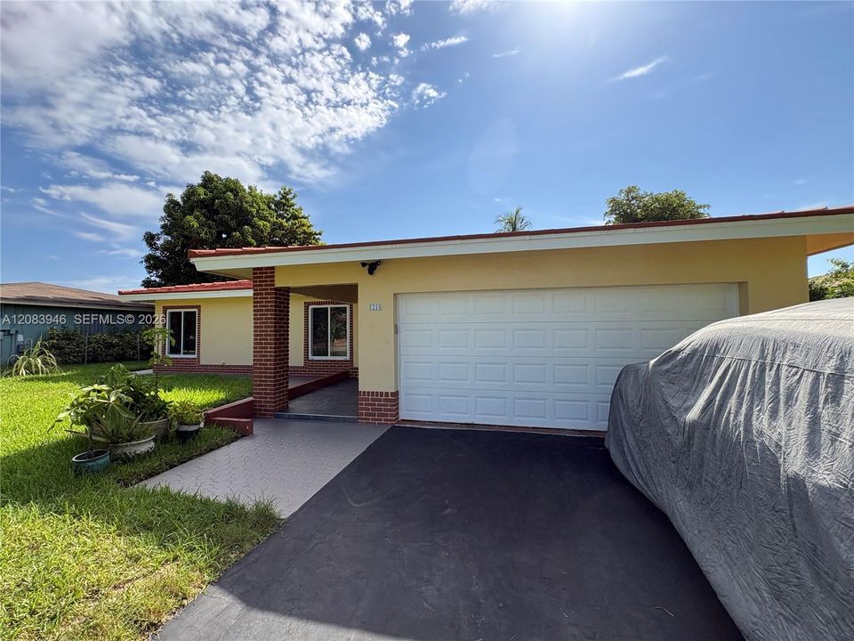 For Sale: $525,000 (4 beds, 2 baths, 1897 Square Feet)